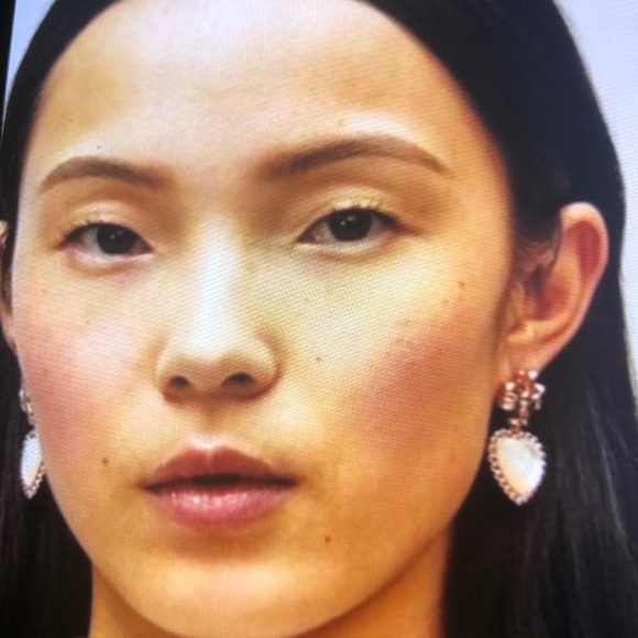 ❌Price Drop ❌NWT TORI BURCH MOTHER OF PEARL HEART DROP EARRINGS . - Picture 3 of 7